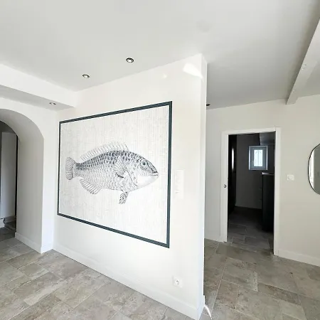 Casa de Férias Superbe Maison Renovee En Plein Coeur De Sainte Marine Combrit