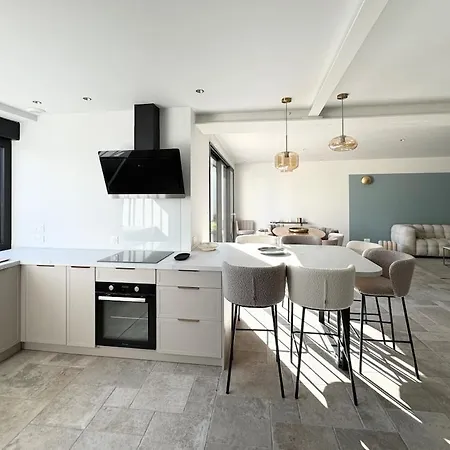 Casa de Férias Superbe Maison Renovee En Plein Coeur De Sainte Marine